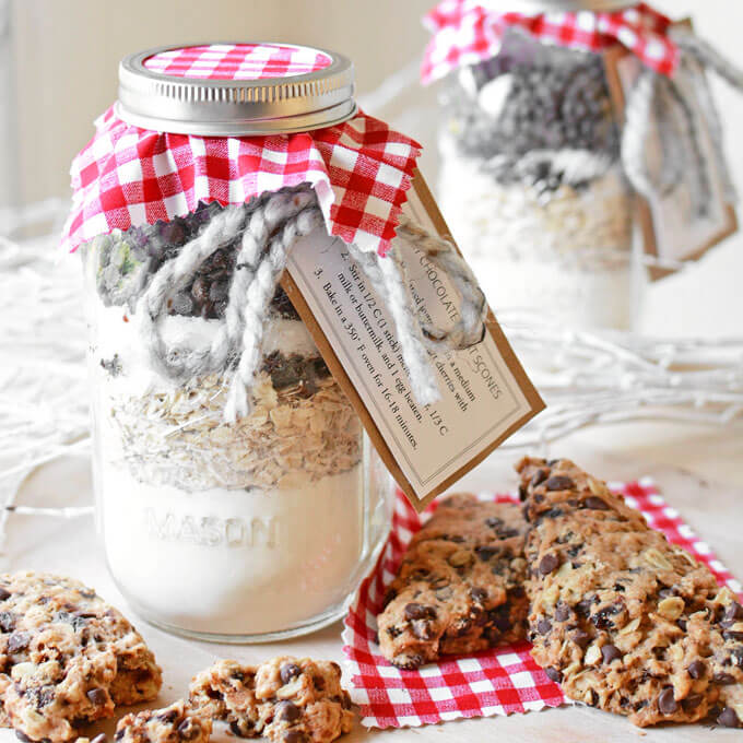 Homemade Family Recipe Jars as Family Reunion Gifts